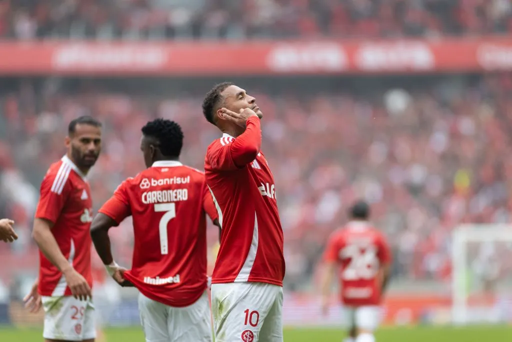 Alan Patrick comemorando gol pelo Internacional diante do Ceará pelo Brasileirão 2025. Foto: Cristiano Junior/AGIF