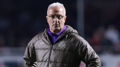 Dorival durante clássico contra o São Paulo no Brasileirão 2025. Foto: Marcello Zambrana/AGIF