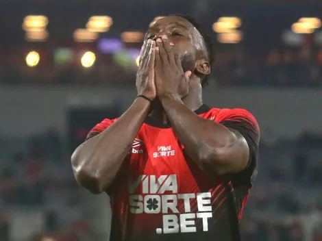 Torcida do Athletico faz novas cobranças após derrota