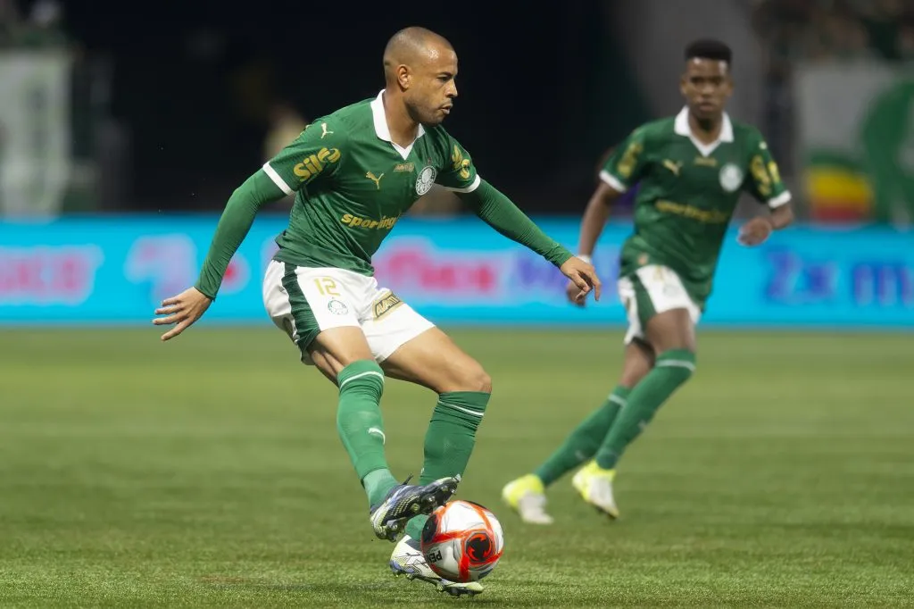 Mayke jogador do Palmeiras durante partida contra o Corinthians – Foto: Anderson Romao/AGIF