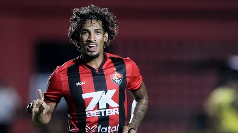 Fabri jogador do Vitoria comemora seu gol durante partida contra o Porto-PE no estadio Barradao pelo campeonato Baiano 2025. Foto: Jhony Pinho/AGIF