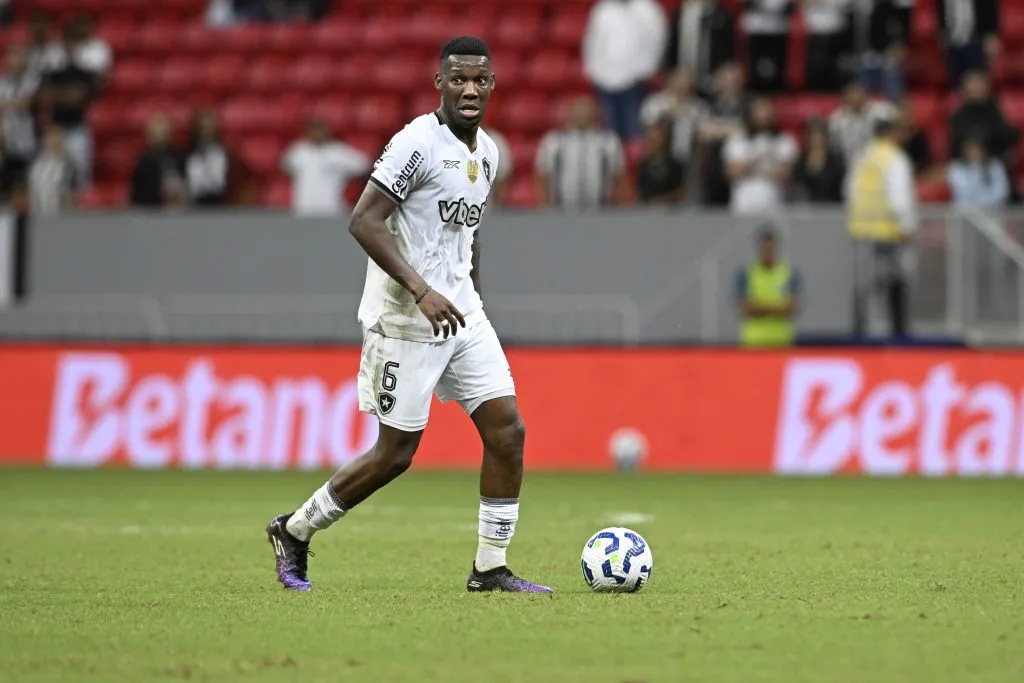 DF – BRASILIA – 22/05/2025 – COPA DO BRASIL 2025, CAPITAL X BOTAFOGO –  Patrick de Paula jogador do Botafogo durante partida contra o Capital no estadio Mane Garrincha pelo campeonato Copa Do Brasil 2025. Foto: Mateus Bonomi/AGIF