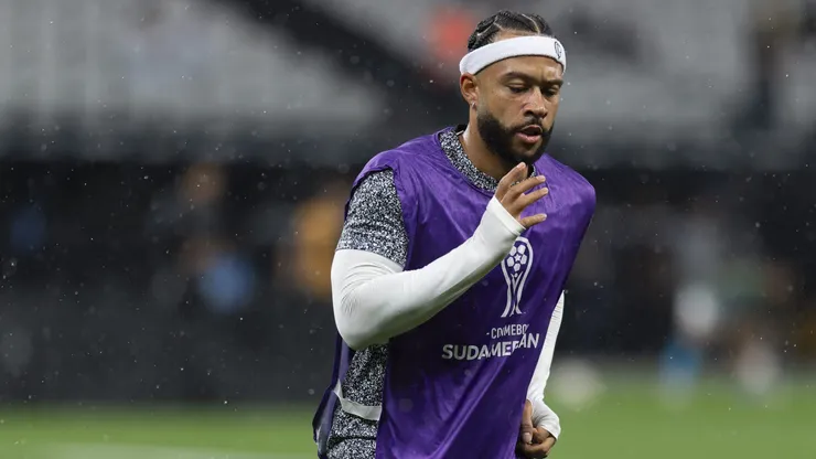 Memphis Depay jogador do Corinthians durante partida contra o Racing no estadio Arena Corinthians pelo campeonato Copa Sul-Americana 2024.