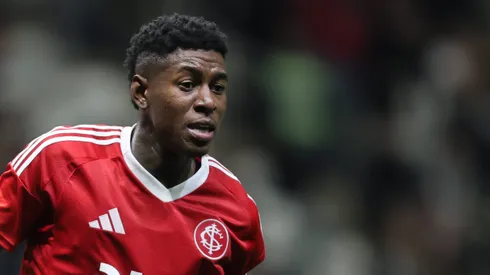 MG - BELO HORIZONTE - 12/06/2025 - BRASILEIRO A 2025, ATLETICO-MG X INTERNACIONAL - Vitao jogador do Internacional durante partida contra o Atletico-MG no estadio Arena MRV pelo campeonato Brasileiro A 2025. Foto: Gilson Lobo/AGIF