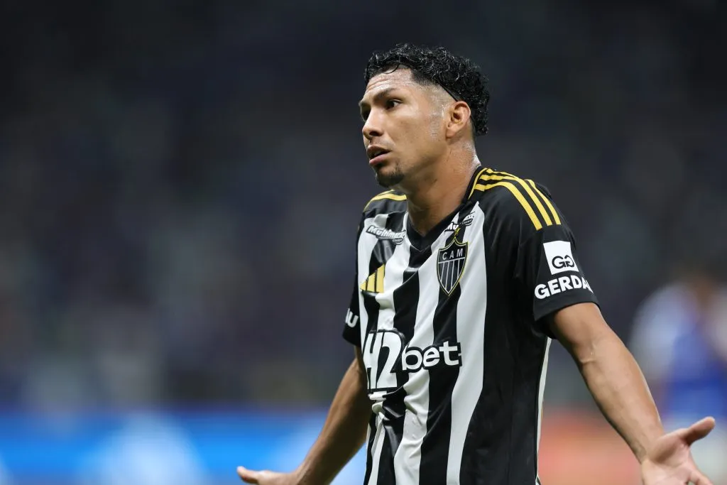 MG – BELO HORIZONTE – 18/05/2025 – BRASILEIRO A 2025, CRUZEIRO X ATLETICO-MG – Rony jogador do Atletico-MG durante partida contra o Cruzeiro no estadio Mineirao pelo campeonato Brasileiro A 2025. Foto: Gilson Lobo/AGIF