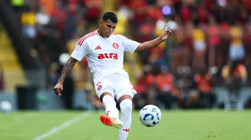 Aguirre jogador do Internacional durante a partida entre Sport e Internacional no Estadio da Ilha do Retiro em Recife (PE), pelo campeonato brasileiro Serie A.
