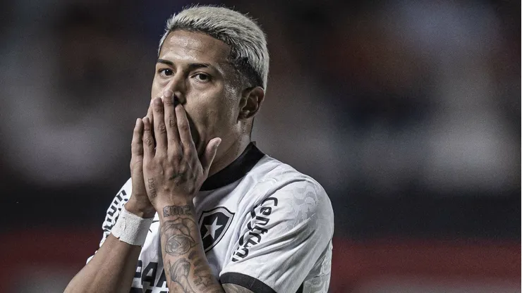 Matheus Martins se recupera de lesão no Botafogo. Foto: Heber Gomes/AGIF