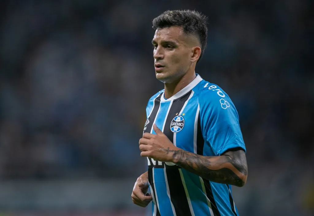 Tendência é que Franco Cristaldo seja titular em Grêmio x Alianza Lima. Foto: Liamara Polli/AGIF