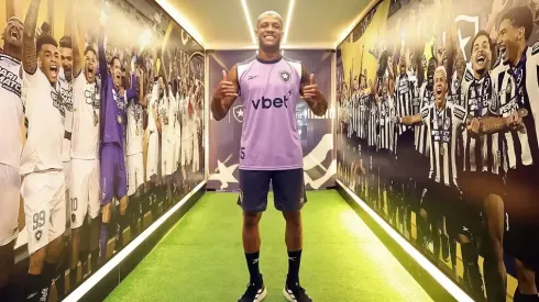 Danilo no Lonier, Centro de Treinamento do Botafogo (Foto: Vítor Silva/Botafogo)
