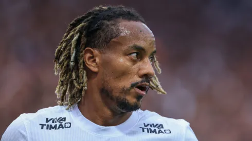 Carrillo durante confronto contra o Sport no Brasileirão 2025.