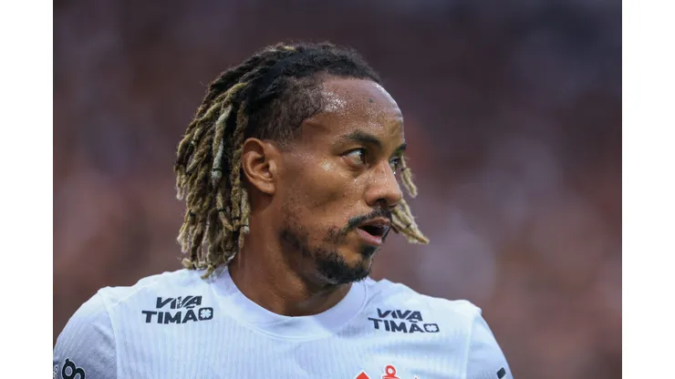 Carrillo durante confronto contra o Sport no Brasileirão 2025.