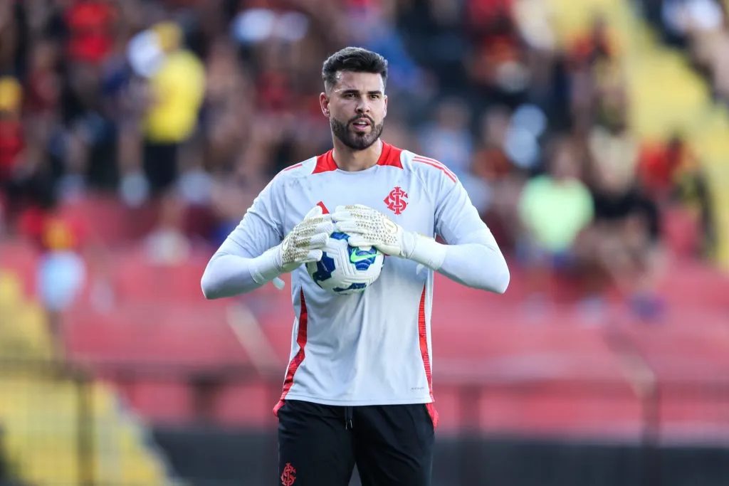 Ivan Quaresma goleiro do Internacional durante a partida contra o Sport –  Foto: Marlon Costa/AGIF