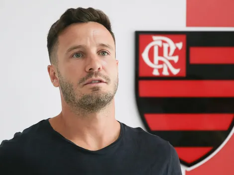 Saúl é apresentado no Flamengo e usará a camisa 8, deixada por Gerson