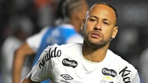 SP – SANTOS – 23/07/2025 – BRASILEIRO A 2025, SANTOS X INTERNACIONAL – Neymar Jr jogador do Santos durante partida contra o Internacional no estadio Vila Belmiro pelo campeonato Brasileiro A 2025. Foto: Jota Erre/AGIF