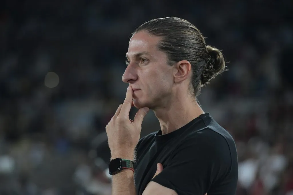 RJ – RIO DE JANEIRO – 20/07/2025 – BRASILEIRO A 2025, FLAMENGO X FLUMINENSE – Filipe Luis tecnico do Flamengo durante partida contra o Fluminense no estadio Maracana pelo campeonato Brasileiro A 2025. Foto: Thiago Ribeiro/AGIF