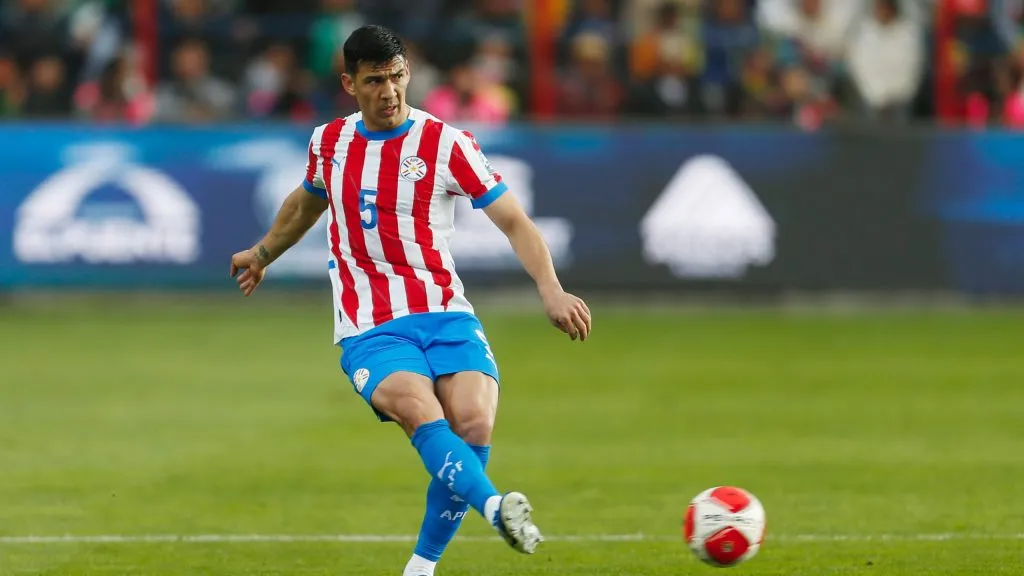 Balbuena durante partida da Seleção Paraguaia. (Foto: Gaston Brito Miserocchi/Getty Images)