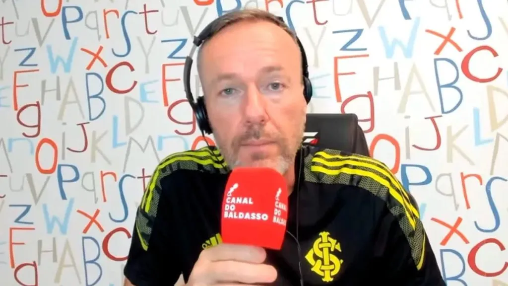 Fabiano Baldasso durante live em seu canal no YouTube. Foto: Reprodução/YouTube