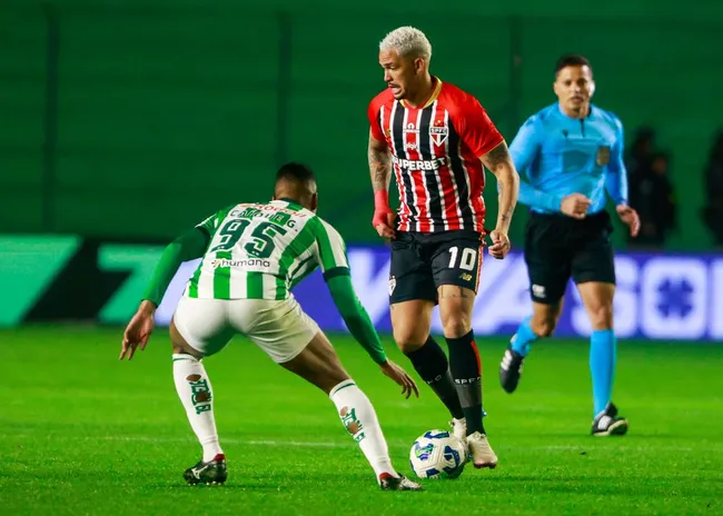 Luciano jogador do São Paulo durante partida contra o Juventude – Foto: Luiz Erbes/AGIF