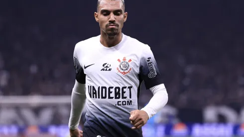 SP – SAO PAULO – 01/06/2024 – BRASILEIRO A 2024, CORINTHIANS X BOTAFOGO – Matheuzinho jogador do Corinthians durante partida contra o Botafogo no estadio Arena Corinthians pelo campeonato Brasileiro A 2024. Foto: Marcello Zambrana/AGIF