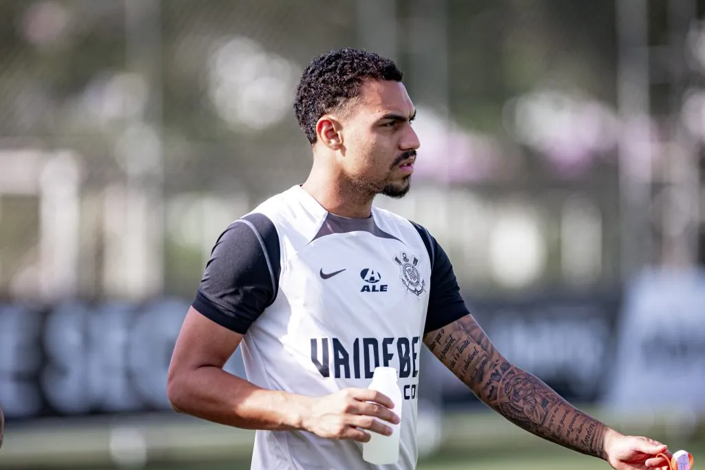 Matheuzinho durante treinamento do Corinthians. Foto: Leonardo Lima/AGIF