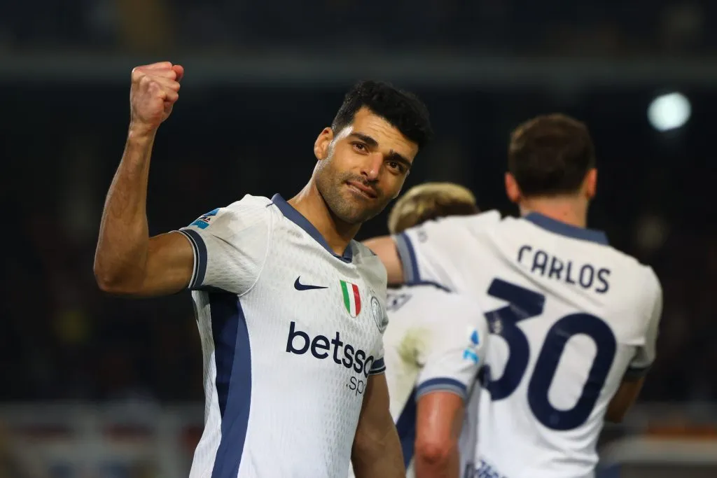 LECCE, ITALY – JANUARY 26: Mehdi Taremi of Inter celebrates scoring his team’s 4th goal during the Serie A match between Lecce and FC Internazionale at Stadio Via del Mare on January 26, 2025 in Lecce, Italy. (Photo by Maurizio Lagana/Getty Images)