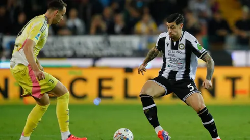 UDINE, ITALY - NOVEMBER 02: Martin Payero of Udinese takes on Federico Gatti of Juventus during the Serie A match between Udinese and Juventus at Stadio Friuli on November 02, 2024 in Udine, Italy. (Photo by Timothy Rogers/Getty Images)