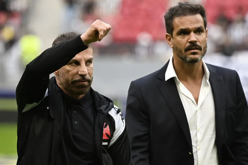 DF – BRASILIA – 12/07/2025 – BRASILEIRO A 2025, VASCO X BOTAFOGO – Pedrinho presidente do Vasco acompanhado do Admar Lopes diretor executivo do Vasco antes da partida contra o Botafogo no estadio Mane Garrincha pelo campeonato Brasileiro A 2025. Foto: Mateus Bonomi/AGIF