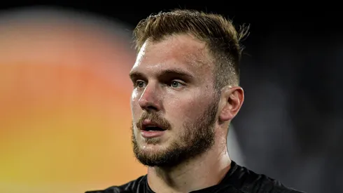 Ex-Botafogo, Perri será vendido pelo Lyon.