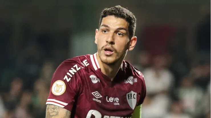 Jornalista revela consulta do Cruzeiro por zagueiro Nino, ex-Fluminense. Foto: Robson Mafra/AGIF