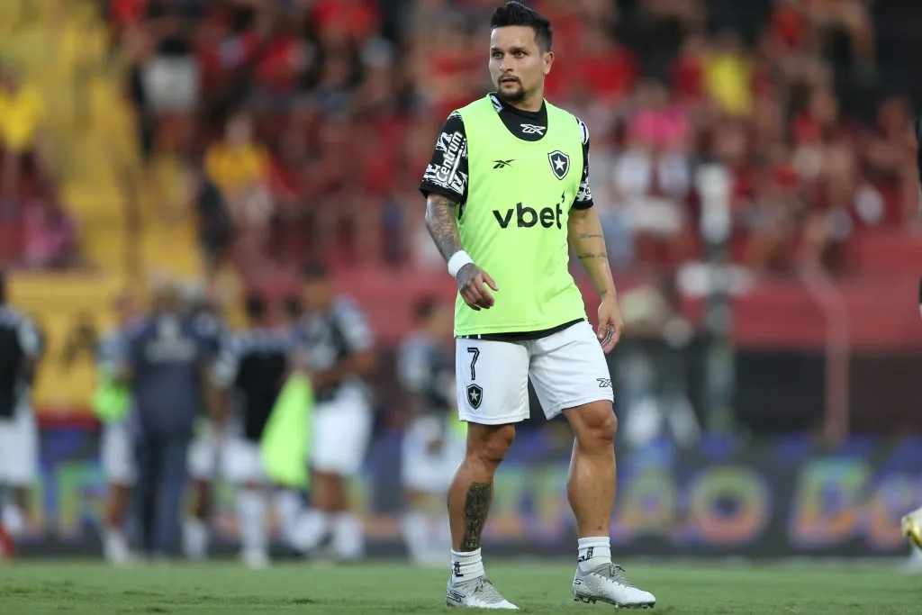 PE – RECIFE – 20/07/2025 – BRASILEIRO A 2025, SPORT X BOTAFOGO – Artur jogador do Botafogo durante a partida entre Sport e Botafogo no Estadio da Ilha do Retiro em Recife (PE), pelo campeonato brasileiro Serie A. Foto: Marlon Costa/AGIF