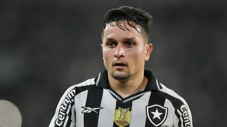 Artur jogador do Botafogo durante partida contra o Ceara no estadio Engenhao pelo campeonato Brasileiro A 2025.
