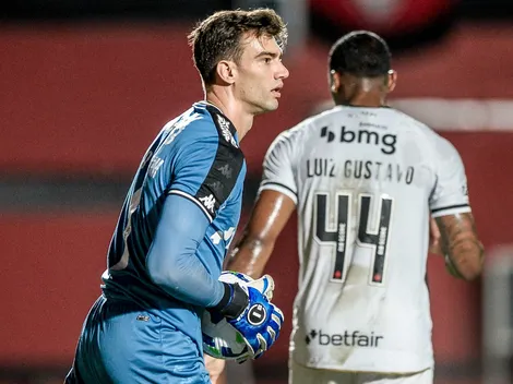 Vasco mira contratação de Aldair Quintana para ser "sombra" de Léo Jardim