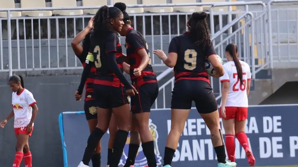 Jogadoras do Sport comemoram gol contra no Red Bull Bragantino (Reprodução/Geraldo Rodrigues)
