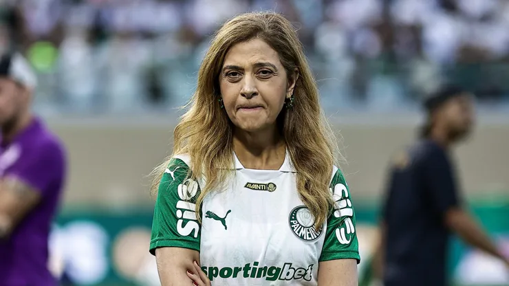 SP - BARUERI - 12/04/2025 - BRASILEIRO A 2025, PALMEIRAS X CORINTHIANS - Leila Pereira presidente do Palmeiras antes da partida contra o Corinthians no estadio Arena Barueri pelo campeonato Brasileiro A 2025. Foto: Fabio Giannelli/AGIF