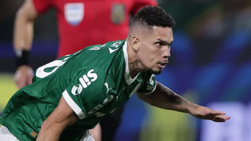 SP – BARUERI – 12/04/2025 – BRASILEIRO A 2025, PALMEIRAS X CORINTHIANS – Paulinho jogador do Palmeiras durante partida contra o Corinthians no estadio Arena Barueri pelo campeonato Brasileiro A 2025. Foto: Ettore Chiereguini/AGIF