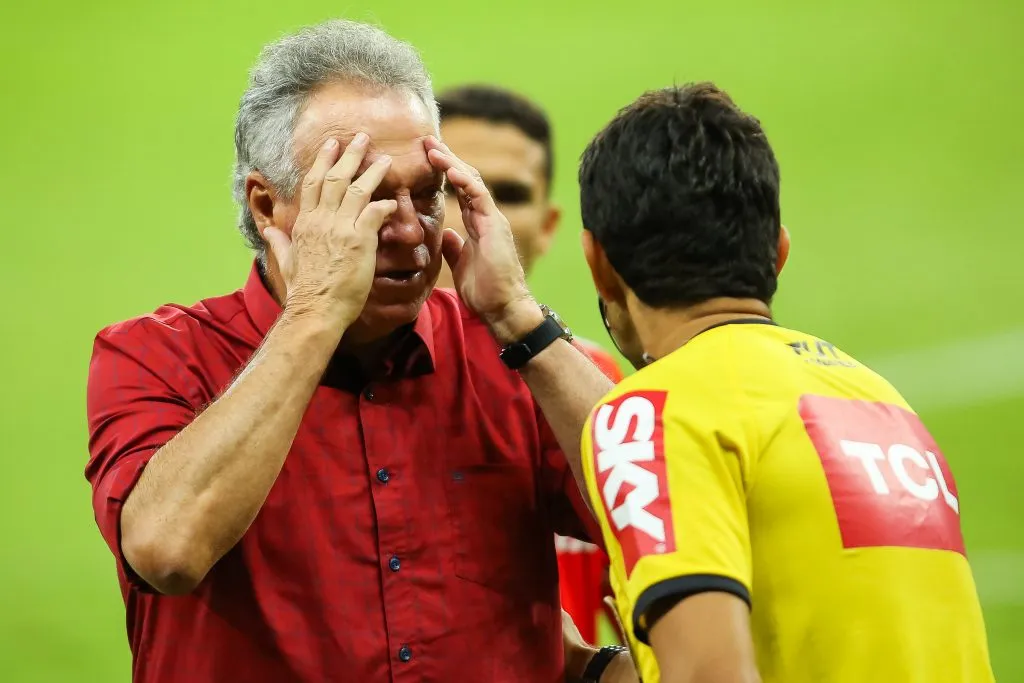 Abel Braga tecnico do Internacional durante partida contra o Corinthians no estadio Beira-Rio pelo campeonato Brasileiro A 2020. Foto: Pedro H. Tesch/AGIF