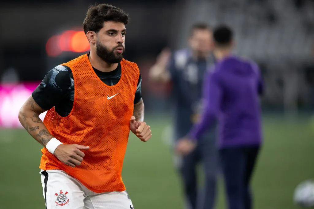 RJ – RIO DE JANEIRO – 26/07/2025 – BRASILEIRO A 2025, BOTAFOGO X CORINTHIANS – Yuri Alberto jogador do Corinthians antes da partida contra o Botafogo no estadio Engenhao pelo campeonato Brasileiro A 2025.  Foto: Jorge Rodrigues/AGIF
