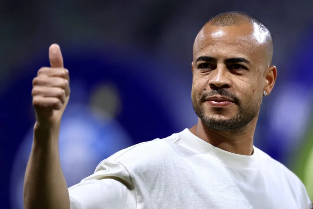 Mayke se despedindo em Palmeiras x Grêmio. Foto: Marcello Zambrana/AGIF