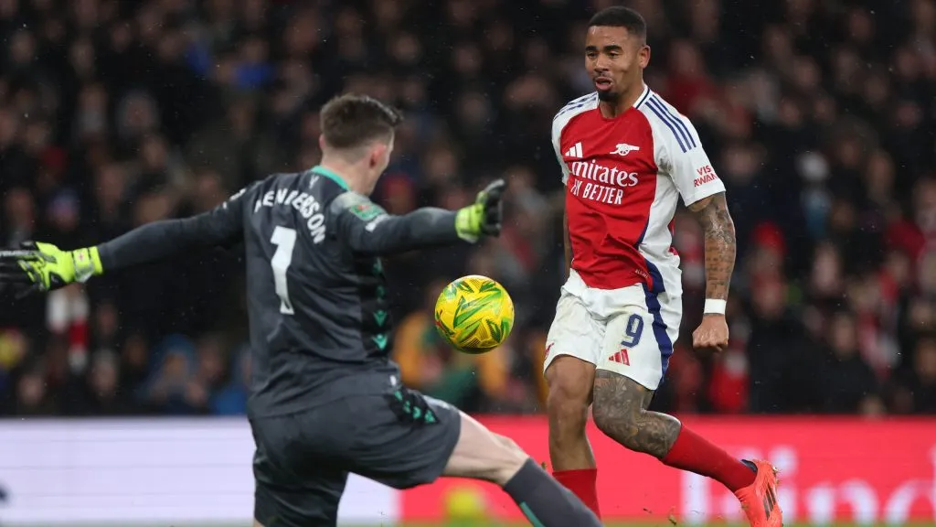 Gabriel Jesus em campo pelo Arsenal. (Photo by Alex Pantling/Getty Images)