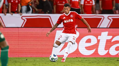 Braian Aguirre, lateral-direito do Internacional. Foto: Maxi Franzoi/AGIF