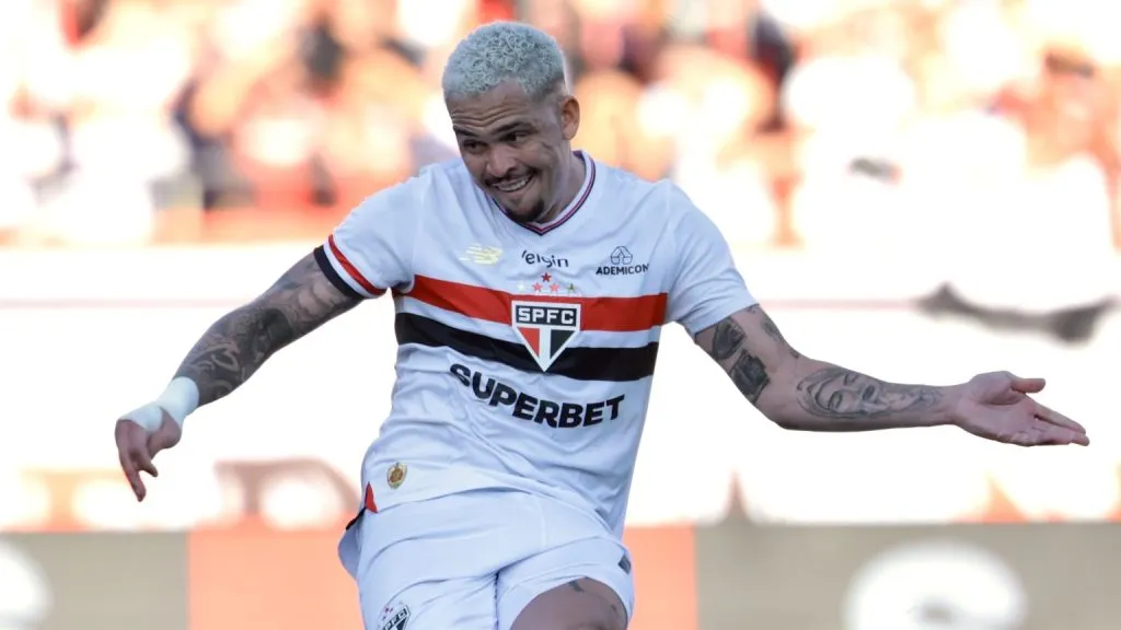 Luciano teve gol anulado contra o Fluminense – Foto: Marcello Zambrana/AGIF.