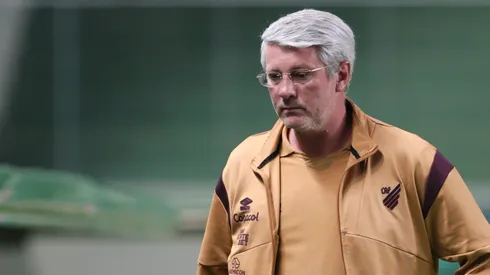 Odair Hellmann tecnico do Athletico-PR durante partida contra o America-MG no estadio Independencia pelo campeonato Brasileiro B 2025. Foto: Gilson Lobo/AGIF