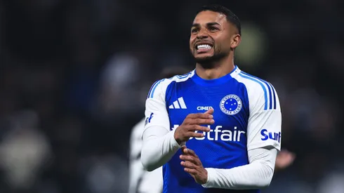 Wanderson jogador do Cruzeiro lamenta durante partida contra o Corinthians no estadio Arena Corinthians pelo campeonato Brasileiro A 2025.