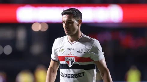 Cédric Soares pode ser poupado em São Paulo x Athletico.