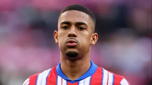 Samuel Lino em campo pelo Atlético de Madrid. (Photo by Flor Tan Jun/Getty Images)