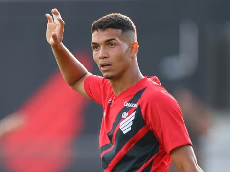 Kleberson, ídolo do Athletico, defende Arthur Dias após erro