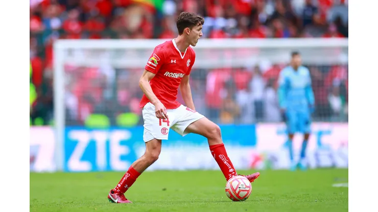 TOLUCA, MEXICO - JULY 23: Marcel Ruiz of Toluca drives the ball during the 4th round match between Toluca and Santos Laguna as part of the Torneo Apertura 2022 Liga MX at Nemesio Diez Stadium on July 23, 2022 in Toluca, Mexico. (Photo by Hector Vivas/Getty Images)