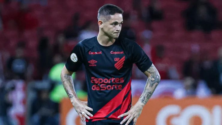 Khellven durante confronto entre Internacional e Athletico no Brasileirão de 2023.