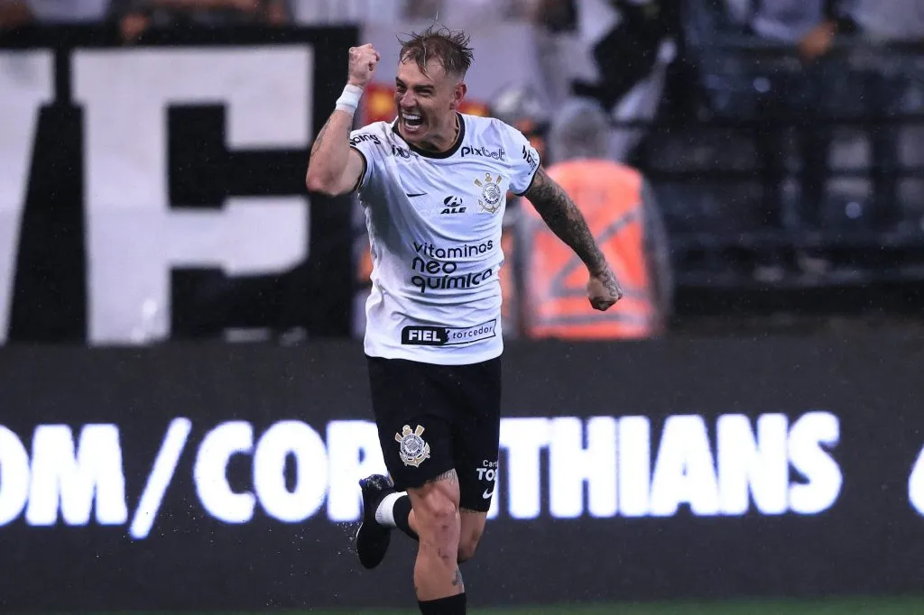 Roger Guedes pode ser o novo reforço do Grêmio. Foto: Ettore Chiereguini/AGIF