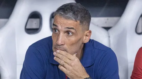 Vojvoda durante confronto contra o Santos no Brasileirão 2025.